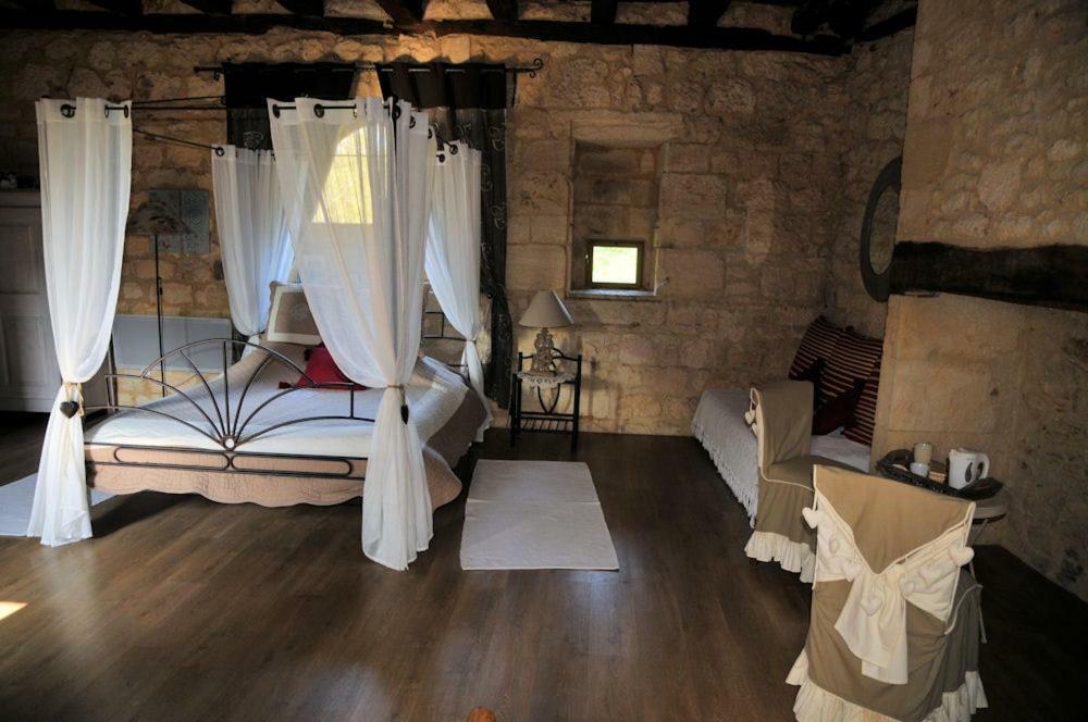 Chambres D'Hotes La Licorne Valojoulx Exteriör bild